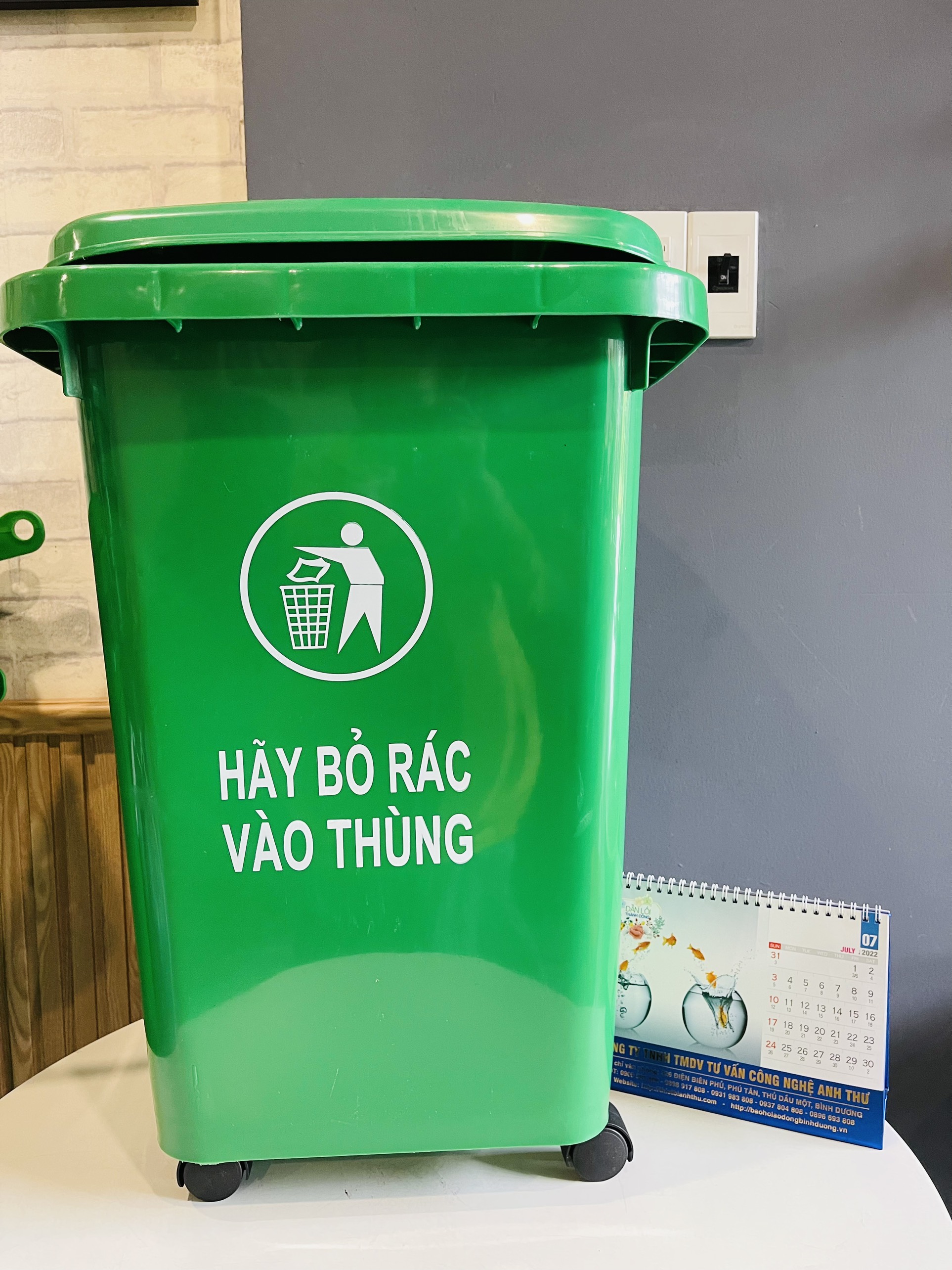 Thùng rác 60L