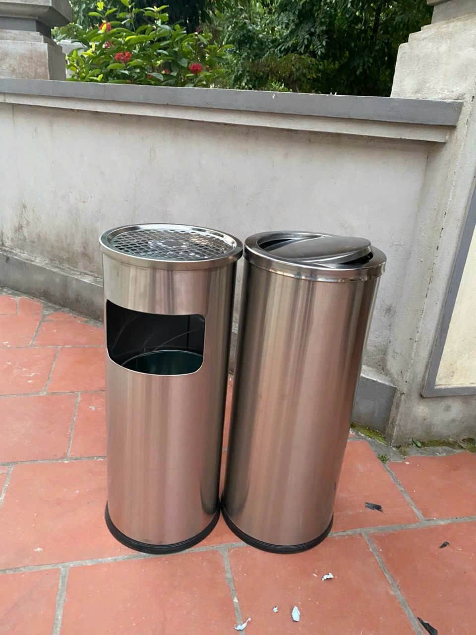 Thùng rác gạt tàn thuốc