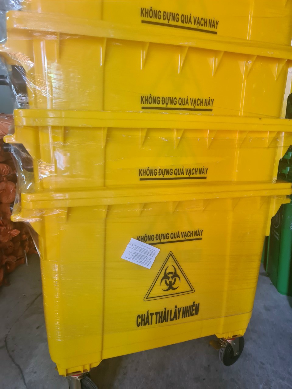 Thùng rác nhựa 660L