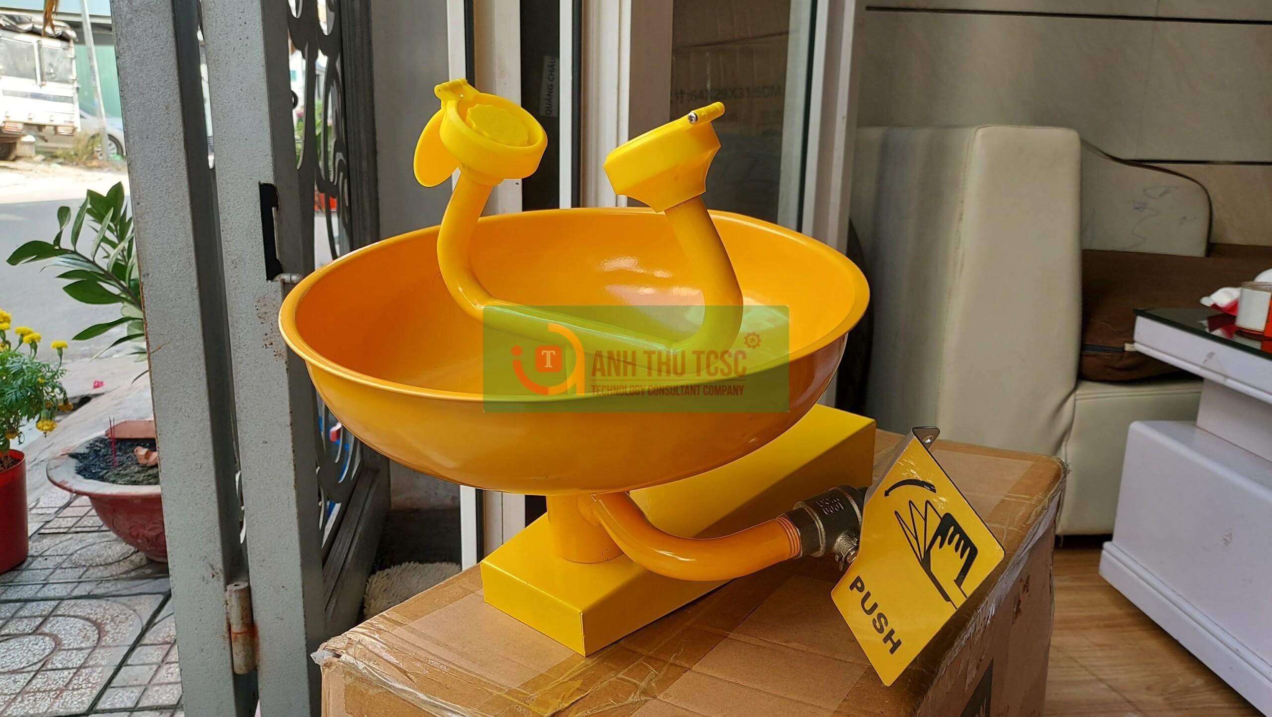 Bồn rửa mắt khẩn cấp 29cm